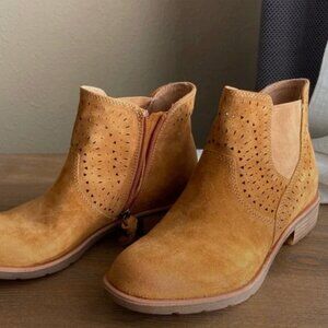 Sundance Sofft Barina Boots Honey Suede Size 9.5